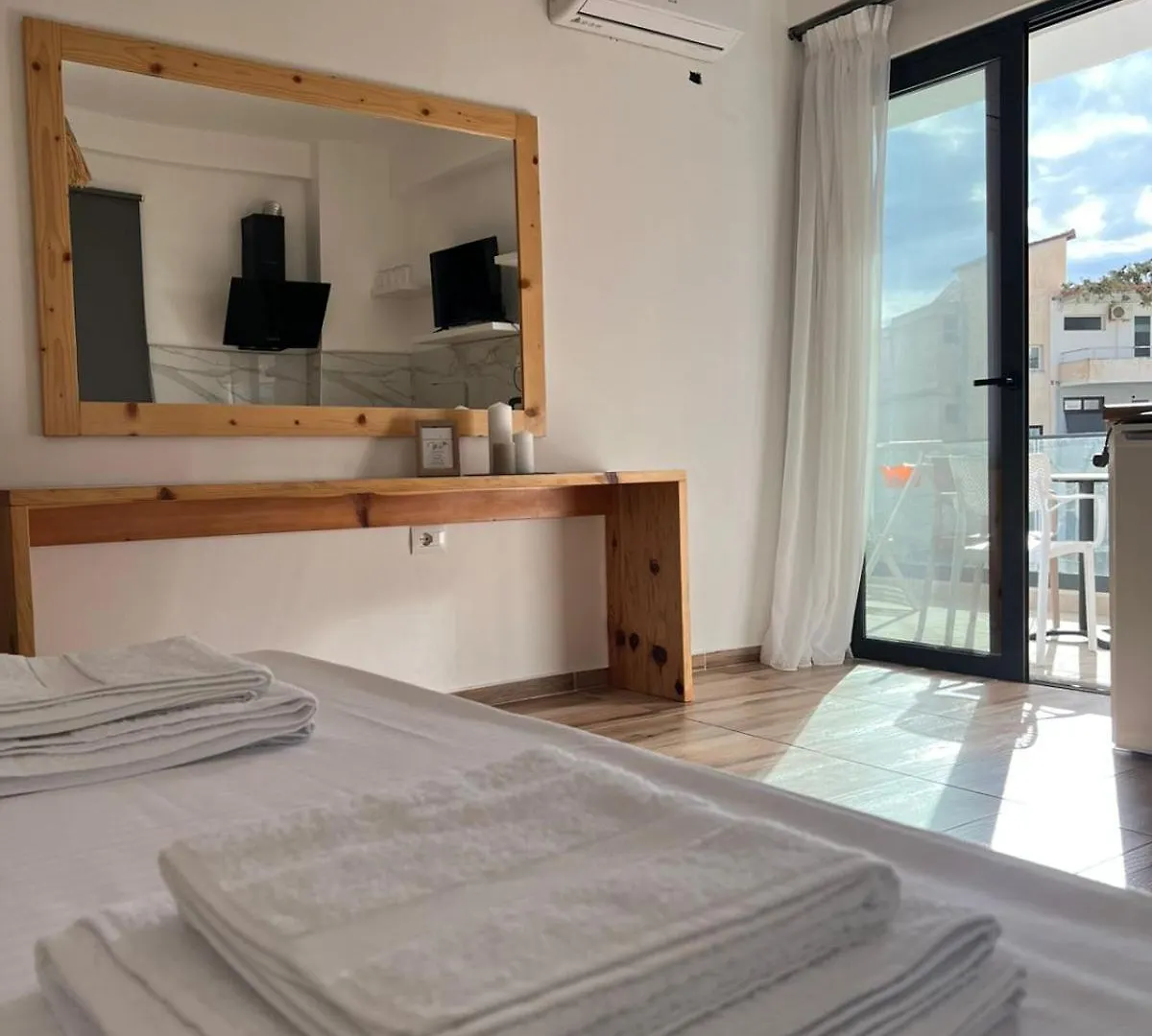 Apartments Ionea Himare